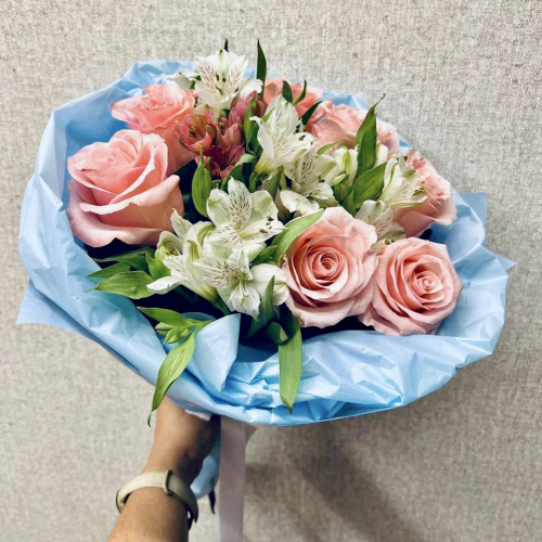 Букет «Фреш» – нежность розовых роз и белых альстромерий Кострома Костромская область